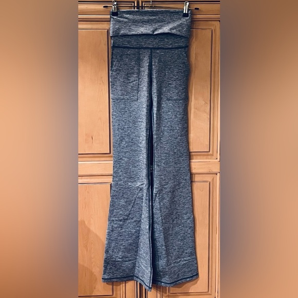 NWT Offline by Aerie Foldover Hi-Rise The Hugger Flare Leggings - Picture 8 of 16